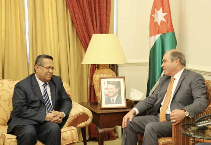 رئيس الوزراء اليمني يلتقي برئيس الوزراء الأردني ويبحث معه عدداً من القضايا