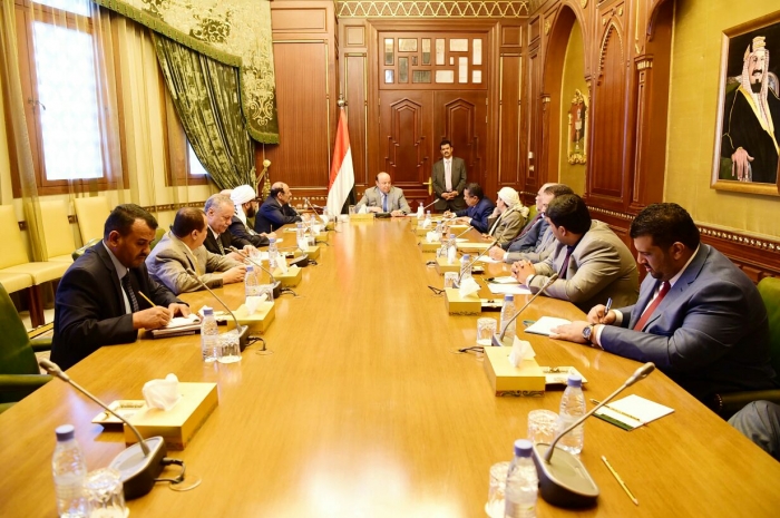 الرئيس يعقد اجتماع بهيئة مستشارية بحضور نائبه ورئيس الوزراء .. اهم النتائج
