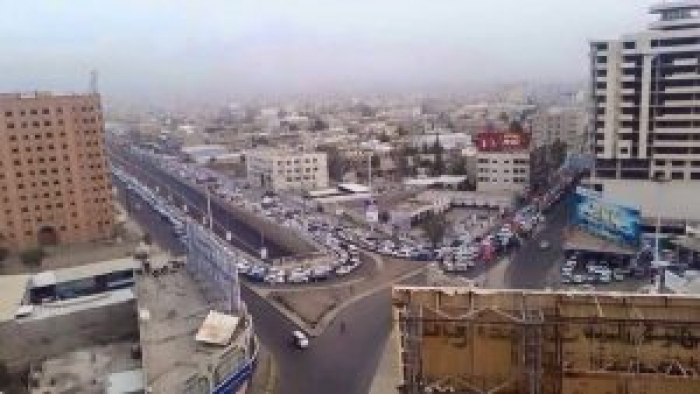 بعد ايقاف إيرادات مصفات مأرب عن صنعاء.. أزمة وقود مفاجئة تضرب صنعاء ووصول سعر الدبة إلى سعر جديد