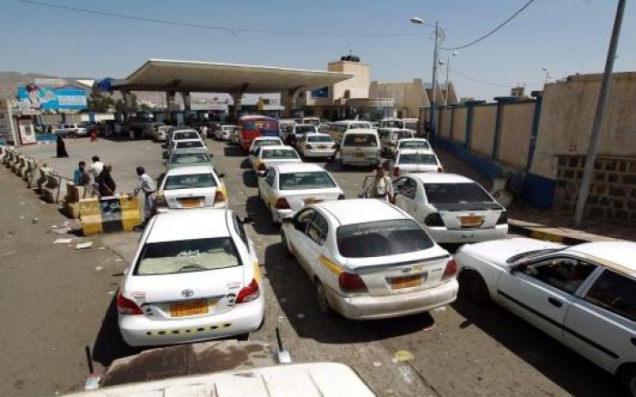 بعد ساعات من الأزمة المفتعلة.. توحيد سعرا جديد للبترول في جميع محطات العاصمة صنعاء