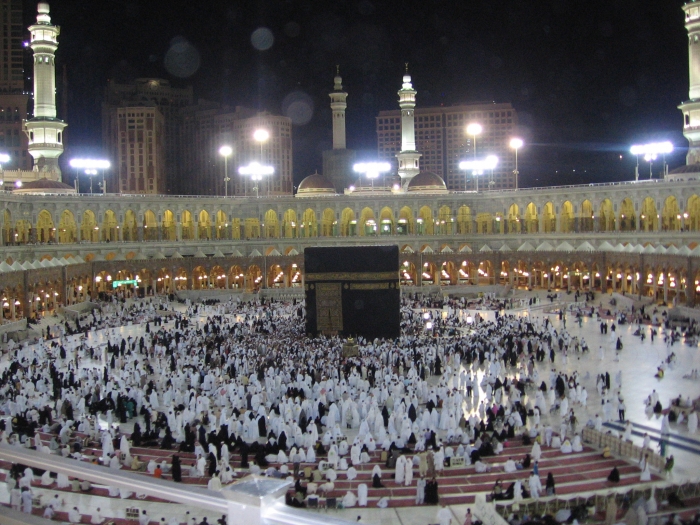 الغضب يشتعل في العالم الاسلامي بعد استهداف الحوثي مكة المحرمة بصاروخ سكود