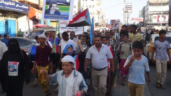 عدن تواصل المسيرات الرافضة لمشروع الأقاليم ومخرجات الحوار اليمني