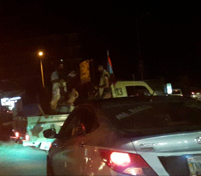 قوات الحزام الامني تضبط مستلزمات تفخيخ وسيارة مشتبه بها بعملية دهم بعدن (صورة )