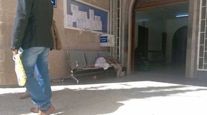 انقطاع الرواتب وارتفاع التكاليف تجبر اليمنيين على إخراج ذويهم من مستشفيات عقلية