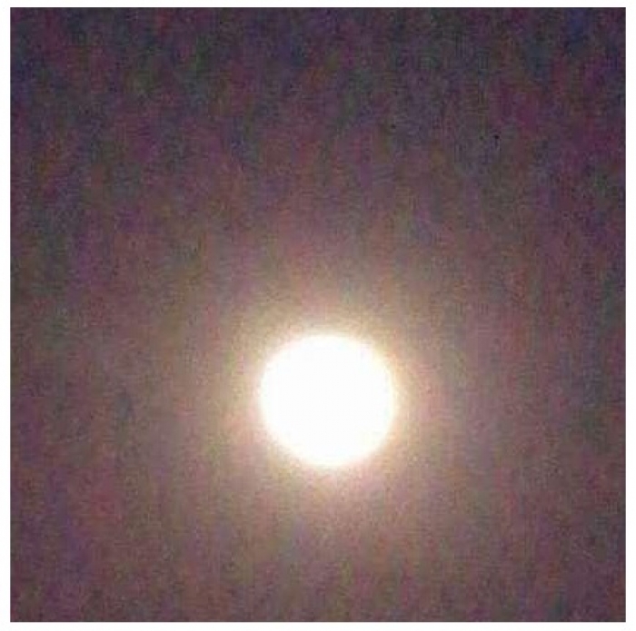في ظاهرة نادرة لن تتكرر .. شاهد بالصورة : حجم القمر في سماء اليمن وهو أقرب إلى الأرض وأكثر إنارة