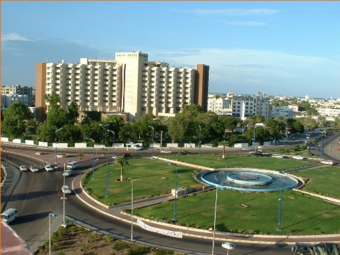 عدن: محتجون يقطعون شارعين رئيسيين في المنصورة والمعلا