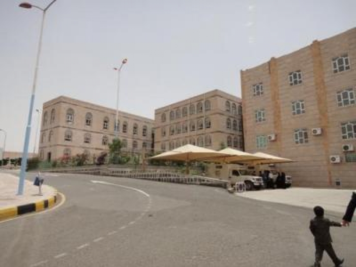 بعد إقالة اخر رجال "صالح" الحوثيون يسيطرون على مجمع 48 الطبي التابع لقوات الاحتياط «الحرس الجمهوري» بصنعاء