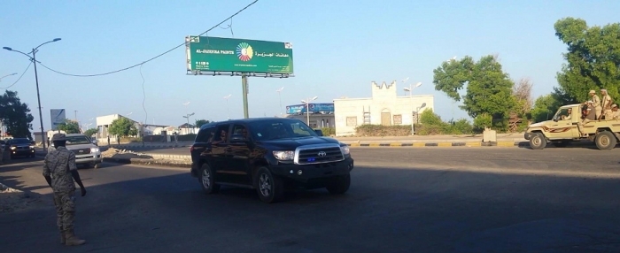 شاهد بالصور : موكب الرئيس هادي وسط عدن بعد وصوله من الأمارات