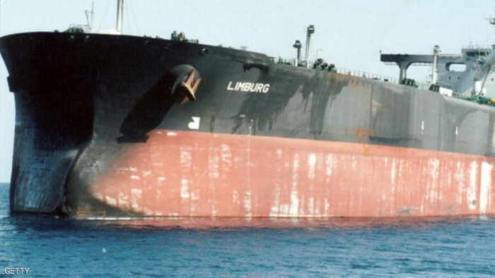 السفينة اليمنية الغارقة.. إنقاذ 17 وفقدان العشرات