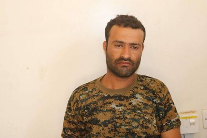 قوات الجيش تصد هجوماً في حرض وتأسر قيادي حوثي كبير بحوزته وثائق باللغة الفارسية (صور)