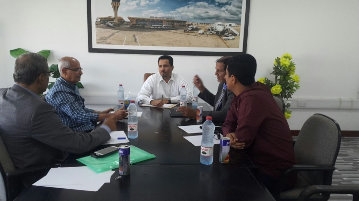 وزير النقل يعقد اجتماعا هاما لهيئات الطيران عقب زيارة الرئيس هادي ورئيس الحكومة لمطار عدن الدولي