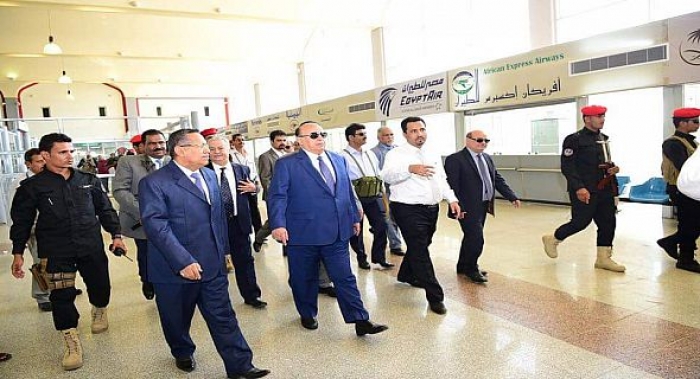 الرئيس هادي يزور مطار عدن الدولي ويطلع على تجهيزات وتأهيل منشاءاته
