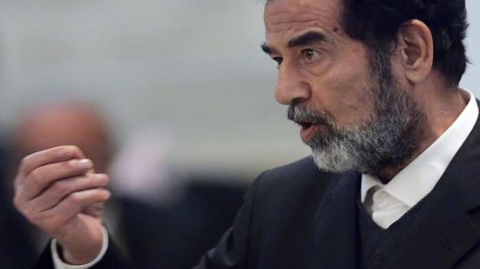 أول محقق مع «صدام حسين» يخرج عن صمته ويكشف مفاجآت