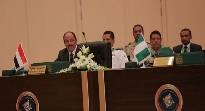 الفريق الاحمر  يوجه بفتح فروع لمصلحة الجوازات في المكلا وتعز وسيئون