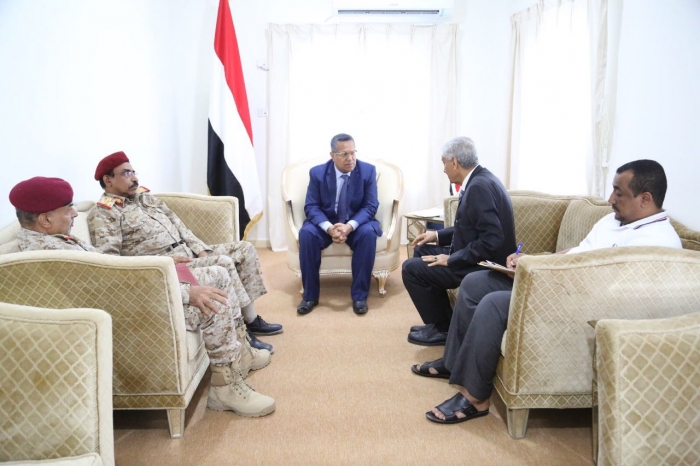 بن دغر يعقد اجتماعا هاما مع قيادات أمنية وعسكرية في عدن