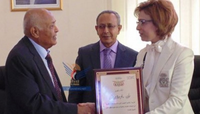 وزير الشباب والرياضة نايف البكري  يشيد بالعالمة اليمنية الدكتورة مناهل ثابت