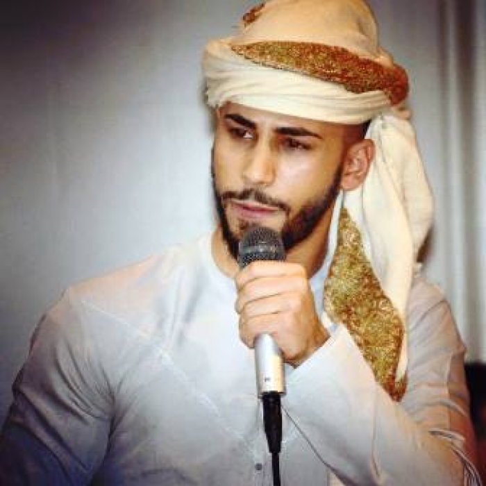 كيف هز "شاب يمني" العالم بعد طرده من على متن طائرة أمريكية بسبب تحدثه بالعربية (القصة الكاملة)