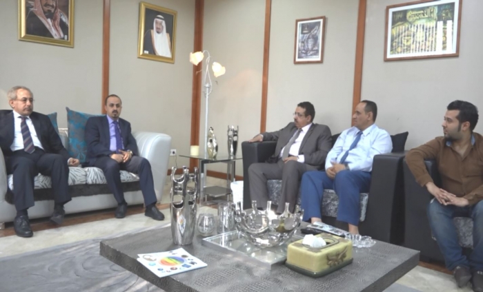وزير الاعلام يطلع على سير العمل في قناة عدن الفضائية