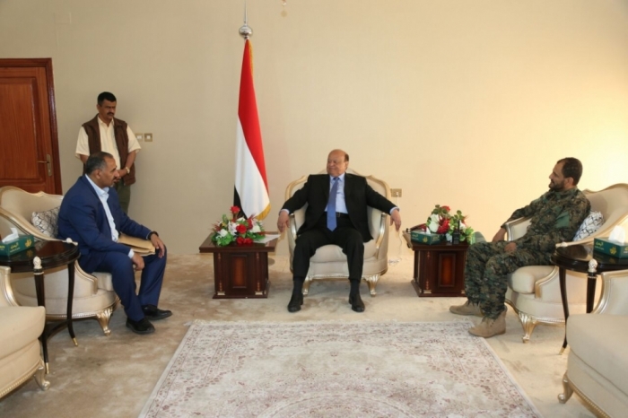 مصدر حكومي : الرئيس هادي منح الزبيدي وشلال صلاحيات مطلقة لتثبيت الأمن في عدن