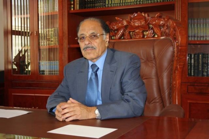 الاحمر يجري اتصالين هاتفيين بمحافظ صعدة وقائد محور المحافظة