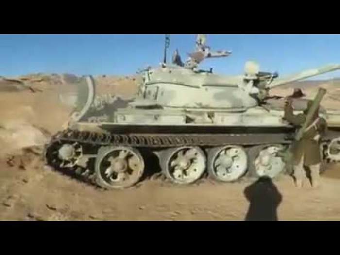شاهد بالفيديو : انتصارات صعدة.. والجيش يستولي على دبابة بعد فرار الحوثين منها