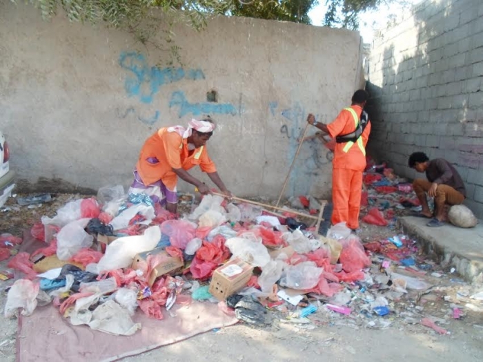 حملات نظافة شاملة في مديريات العاصمة عدن