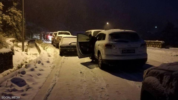 الثلوج تغلق طرقا في شمال تونس
