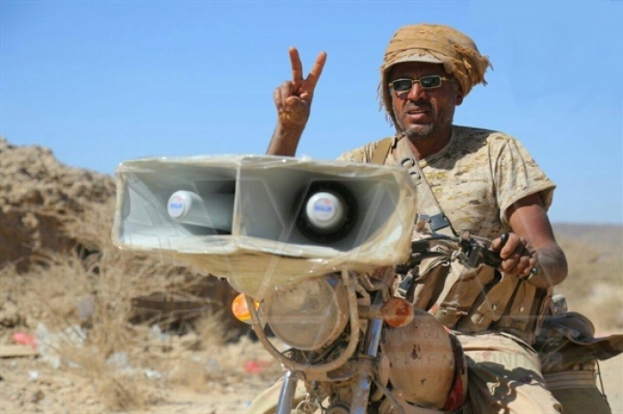 "فضل غزير".. نقيب بالجيش اليمني يحارب الحوثيين بـ"صوته"