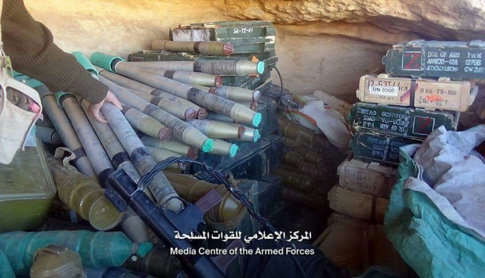 شاهد بالصور : اسلحة ضخمة بينها صواريخ زلزال غنائم الجيش الوطني في نهم
