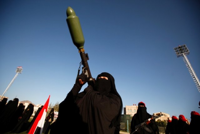 نساء الحوثي ينضمن عرض عسكري ضخم في صنعاء (صور)
