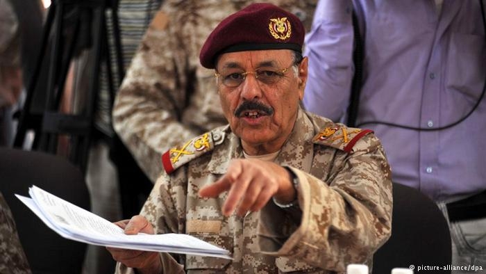علي محسن الأحمر يعلق على قرار نقل البرلمان الى عدن ويتحدث عن ممارسات الحوثيين ضد قوات الاحتياط بصنعاء