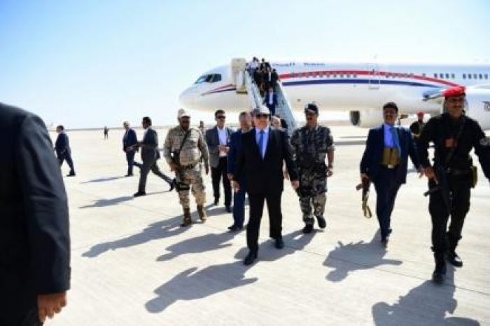 الرئيس هادي يُغادر العاصمة عدن متجهاً إلى دولة قطر