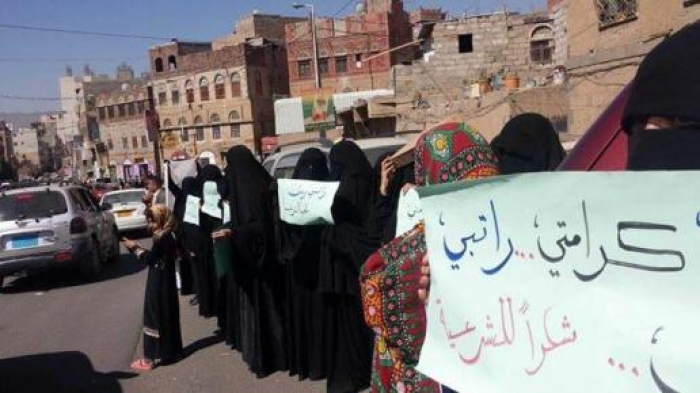لأول مرة منذ الانقلاب الشرعية تعود الى صنعاء عن طريق ” النساء ” ” صورة “
