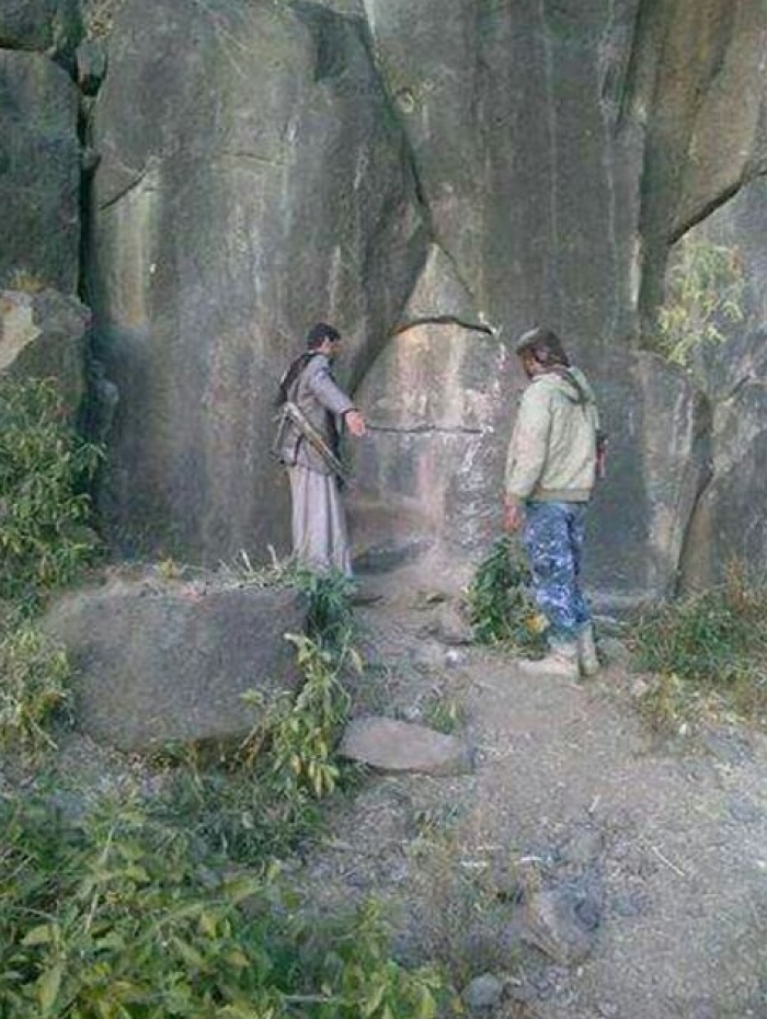 اكتشاف موقع آثري مليء بالكنوز في إب والحوثيون يتحركون لنهبه (صور)