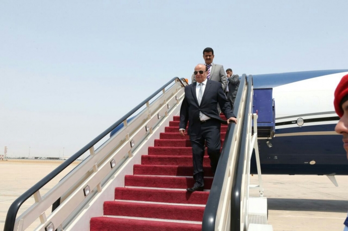 بالصور : رئيس الجمهورية يصل محافظة ارخبيل سقطرى