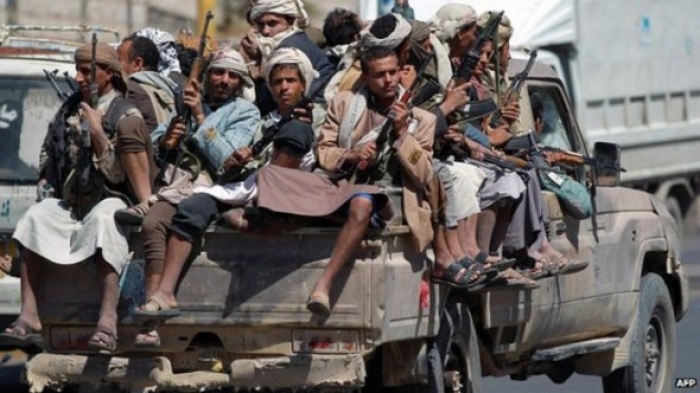 الحوثيون يمنعون المدنيين المرور عبر طريق يربط بين مديريات بيحان ومدينة عتق