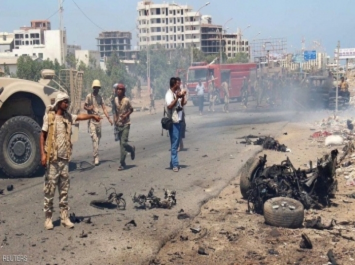 غموض يلفّ طائرة الأباتشي التي أحرقت طقماً عسكرياً في مطار عدن
