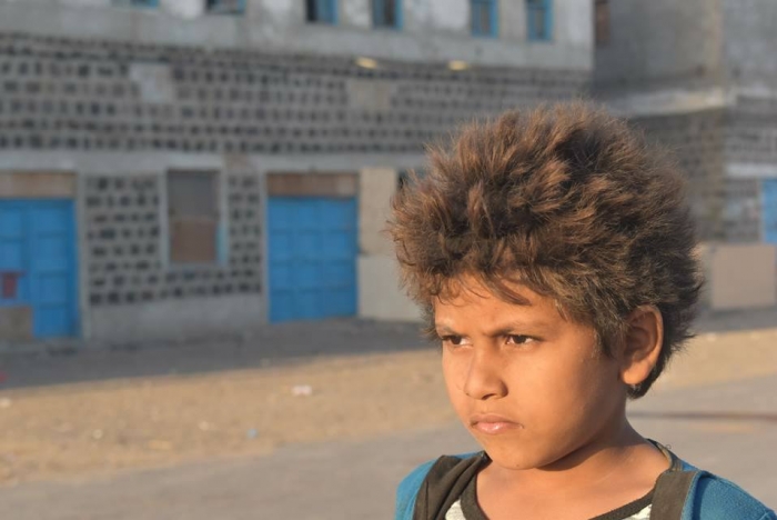 شاهد : الصورة الأكثر تداولا لطفل في مدينة المخا