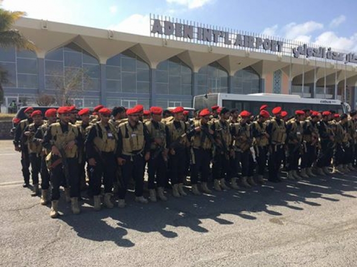 بالصور : الكشف عن حقيقة انتشار الحرس الرئاسي بمطار عدن