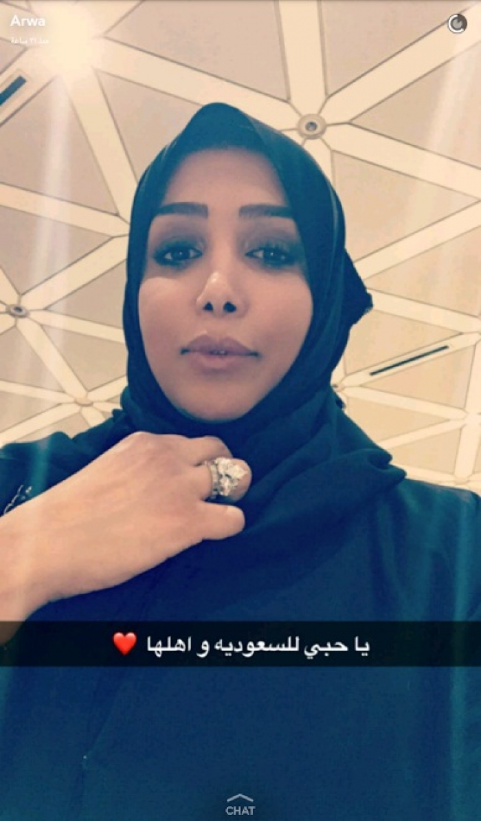 الفنانة اليمنية أروى تظهر بالحجاب وتدعو جماهيرها للتصويت لـعمار العزكي
