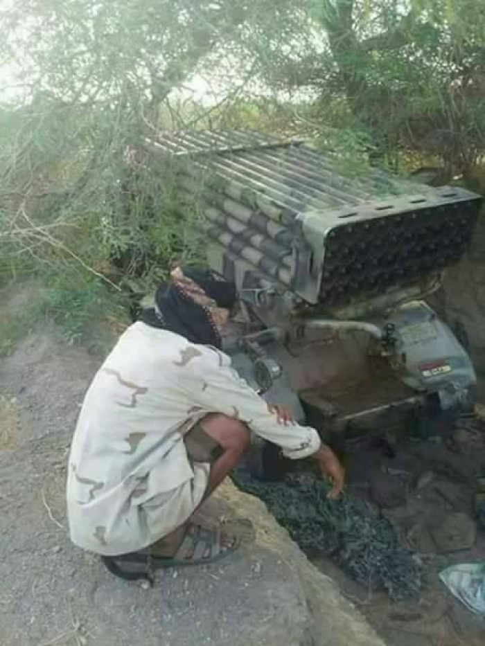 مُخبأً بطريقة ذكية تحت الاشجار الجيش الوطني يعثر على سلاح نوعي ثقيل تابع للحوثيين وقوات صالح في المخا (صورة)