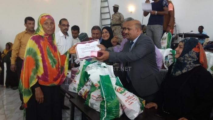 بالعاصمة عدن : صندوق النظافة يكرم ٣٤٠ من موظفات وعاملات في الصندوق
