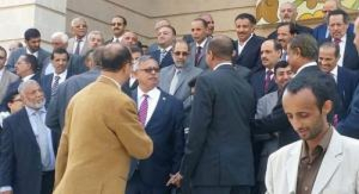حقيقة تعرّض عدد من وزراء "صالح" للضرب من قبل مشرفي "الحوثي"!