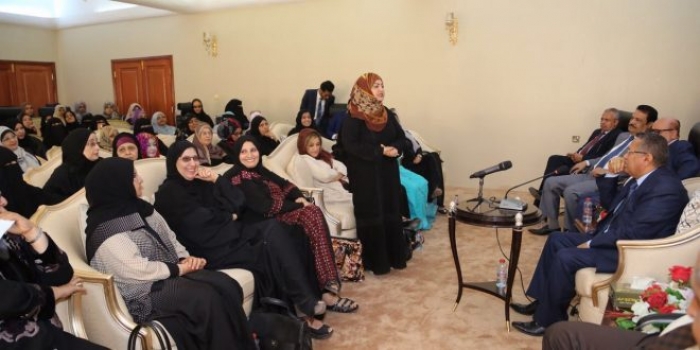 رئيس الوزراء يكرم مجموعة من اليمنيات الماجدات بمناسبة اليوم العالمي للمرأة