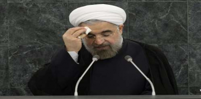 صورة روحاني بالبنطلون و بلا عمامة رفقة فتاتين دون “الحجاب الإيراني” تثير الجدل