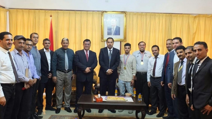 وزير الشباب والرياضة يزور السفارة اليمنية في العاصمة الماليزية كوالالمبور
