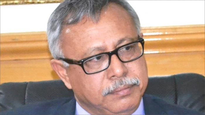 أول وزير في حكومة الانقلابي بن حبتور يقدم استقالته بسبب الحوثيين