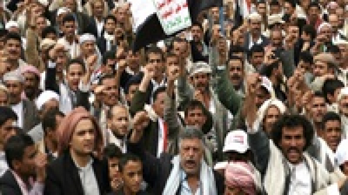 في صنعاء... الانقلاب يضع جاهل أمّي لا يجيد القراءة مكان معلم مضرب يطالب بالراتب