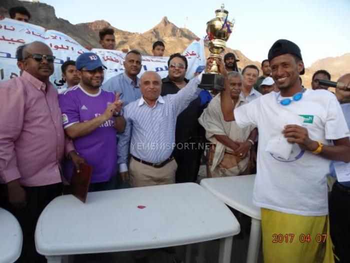 فيما عوض يتوج بطلاً: نجاح رائع لبطولة اليافعي للسباحة ( 3 كيلومتر) بالمياه المفتوحة في جولد مور بعدن