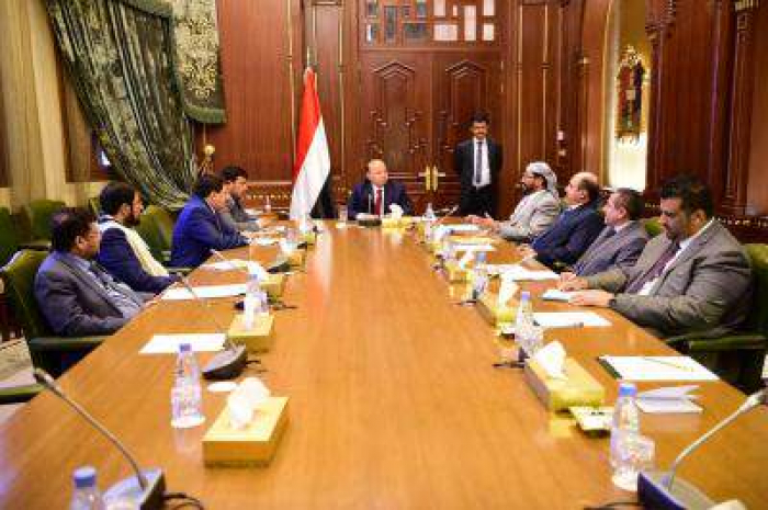 الرئيس هادي يعقد إجتماعاً بمحافظي 6 محافظات ( صوره)